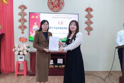 CHI BỘ TRƯỜNG TIỂU HỌC XUÂN PHÚ TỔ CHỨC LỄ KẾT NẠP ĐẢNG VIÊN MỚI